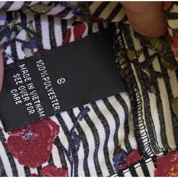 BCX Small Black White Red Floral Striped Tie Back Shirt NWT Chiffon - Picture 8 of 10